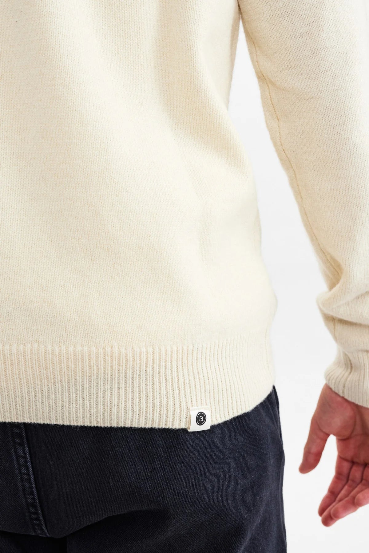 Anerkjendt Aknico Solid Roll Neck Lambswool Tofu